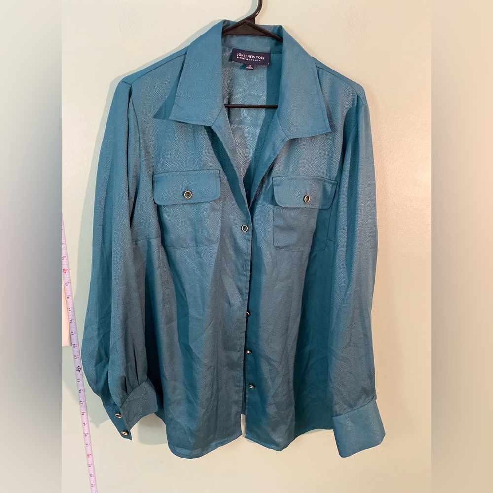 ❄️Jones New York Women’s Button-down Blouse❄️